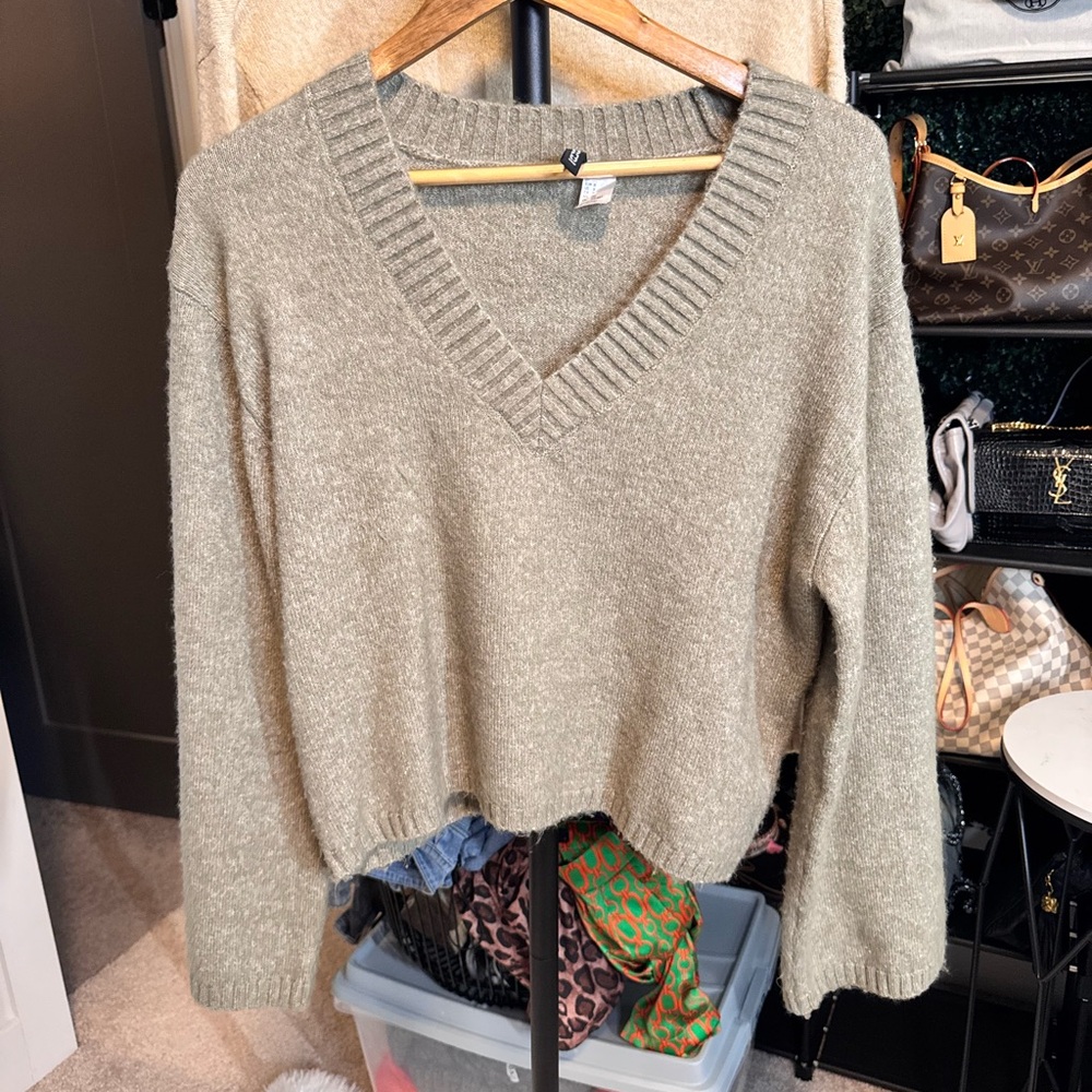 H&M Divided Gray-Green V-Neck Sweater